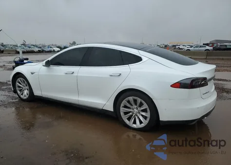 2014 Tesla Model S z USA, uszkodzony, nr VIN 5YJSA1H15EFP56750
